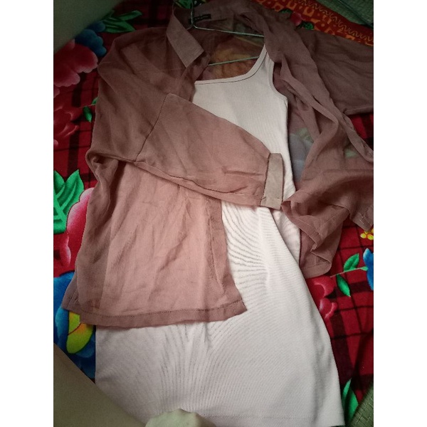 Áo khoác mỏng + váy body 2 hand