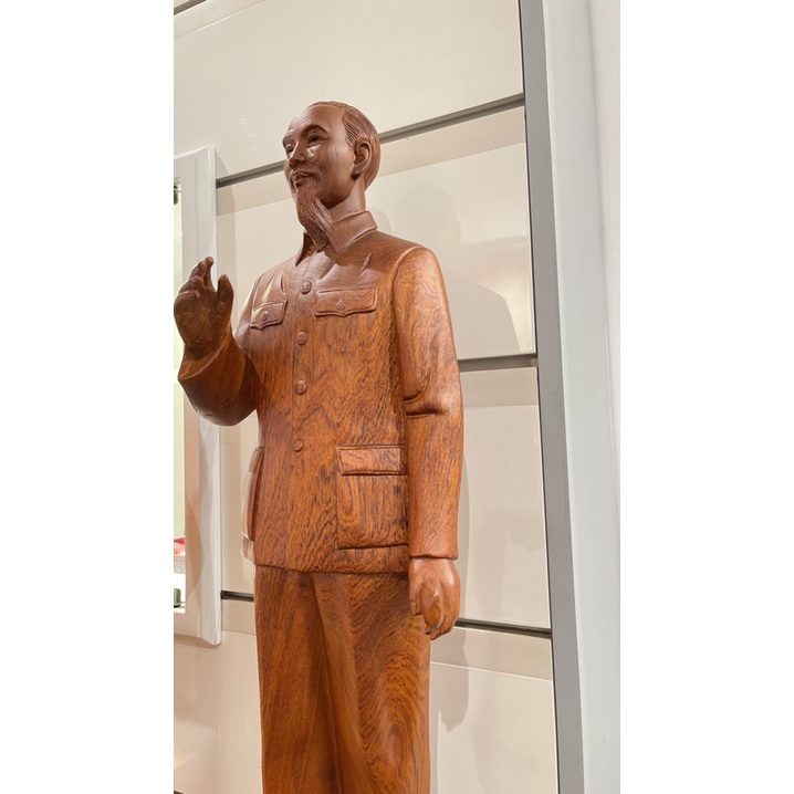 Tượng Chủ tịch Hồ Chí Minh Một Lãnh Tụ Đã Trở Thành Huyền Thoại Tôn Vinh Là Anh Hùng