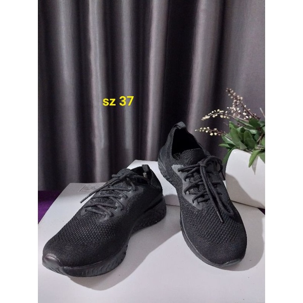 Giày thể thao