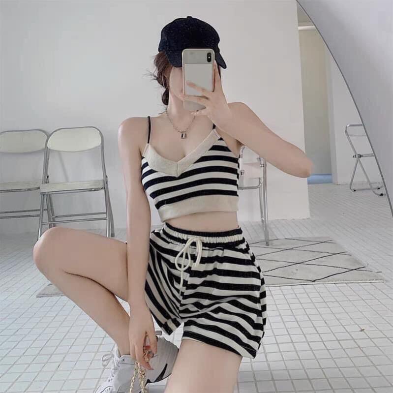 Sét áo hai dây kèm quần đùi đi biển, Bộ áo Croptop quần short ống rộng họa tiết kẻ ngang