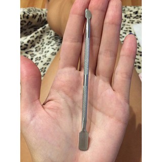 Cây đẩy da móc khóe móng nail