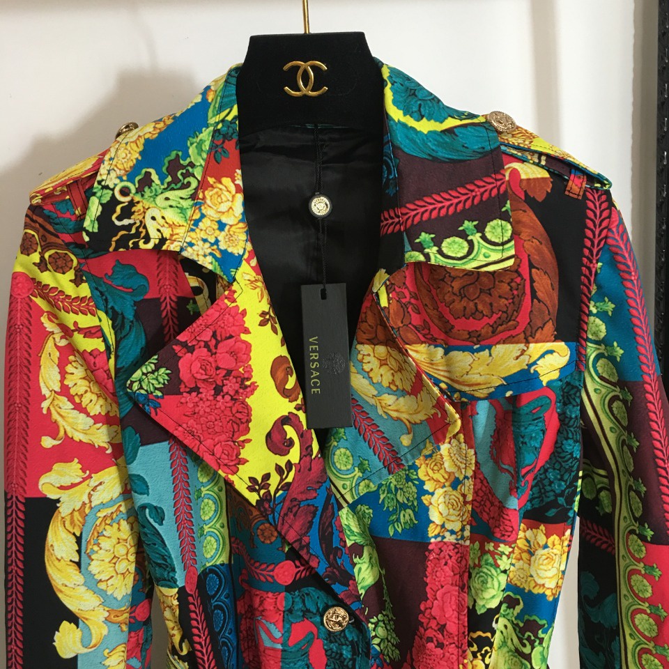 Áo khoác măng-tô nữ thời trang cao cấp Versace thiết kế họa tiết độc đáo, phong cách thời thượng