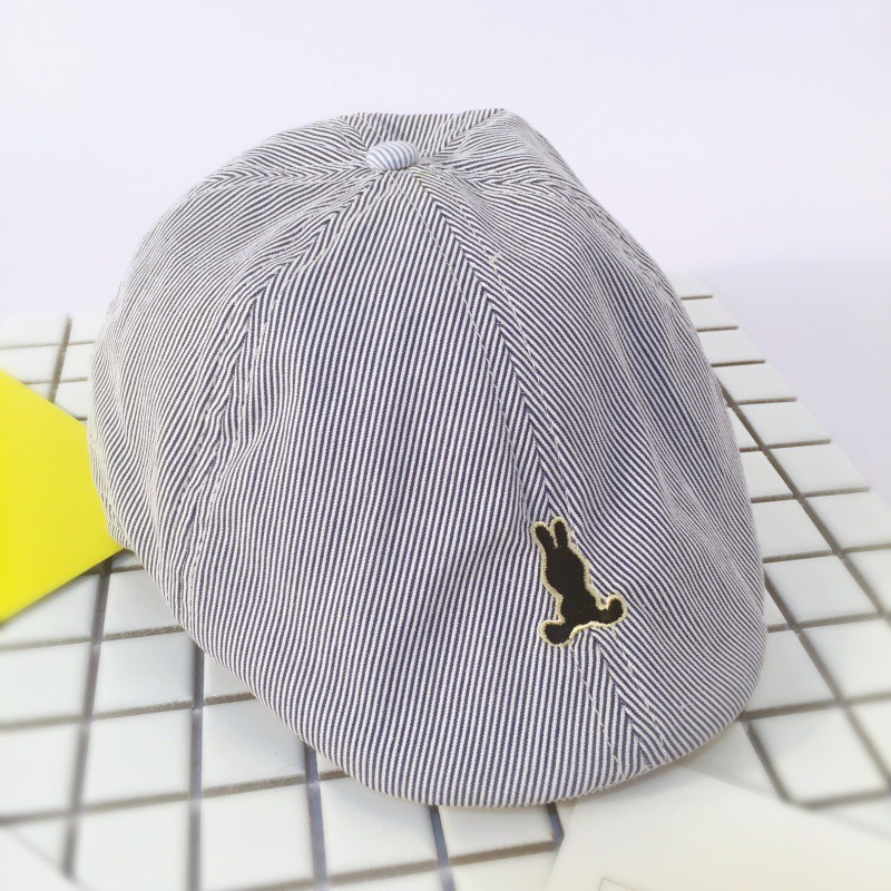 Mũ Beret kẻ sọc đính logo hình chú thỏ dễ thương cho bé
