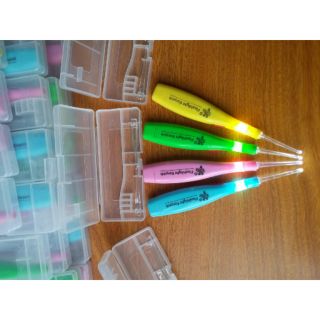 Dụng cụ lấy ráy tai có đèn, có hộp