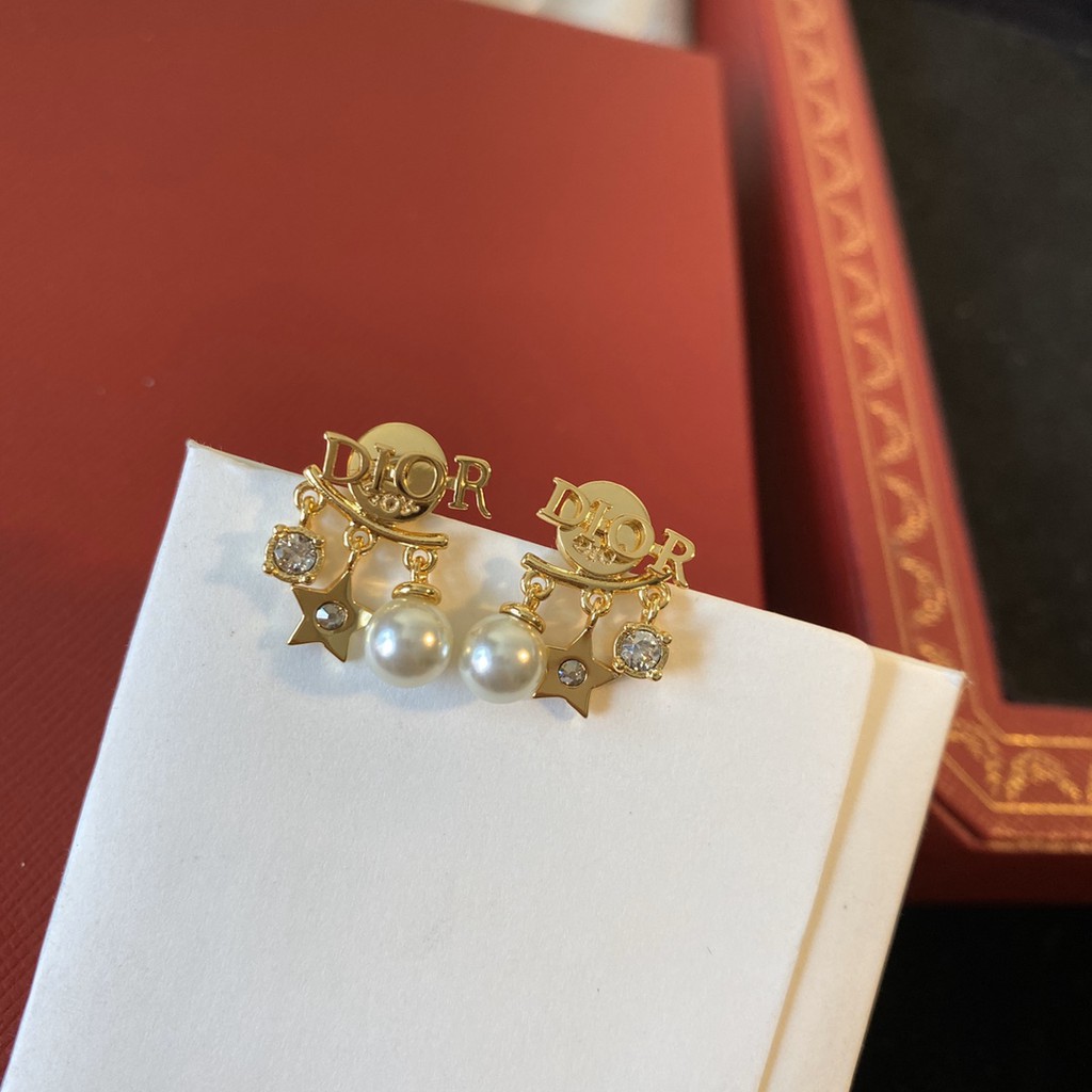 Khuyên tai chữ cái đính ngọc trai đơn giản phong cách retro