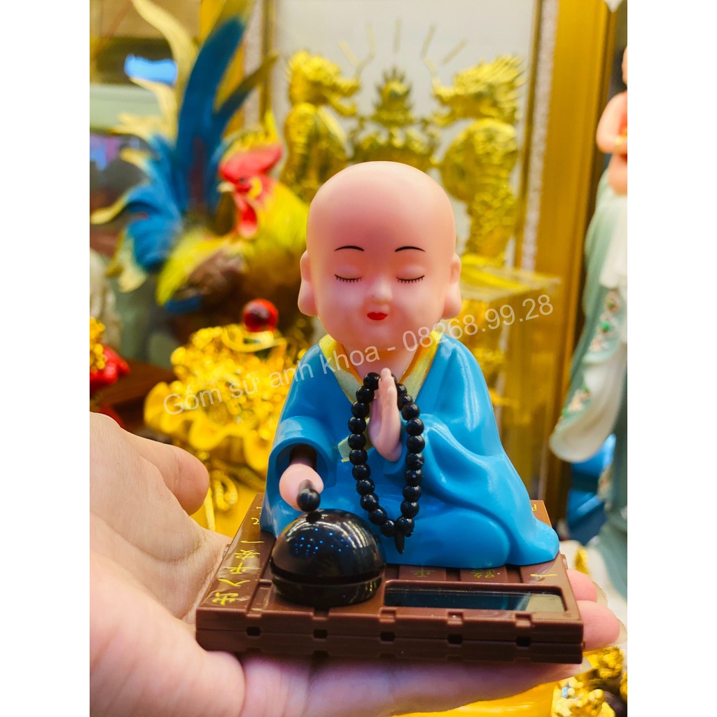 Tượng Chú Tiểu Gõ Mõ Tụng Kinh trang trí ô tô xe hơi