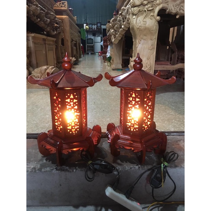 ĐÔI ĐÈN THỜ LÀM BẰNG GỖ CAO CẤP