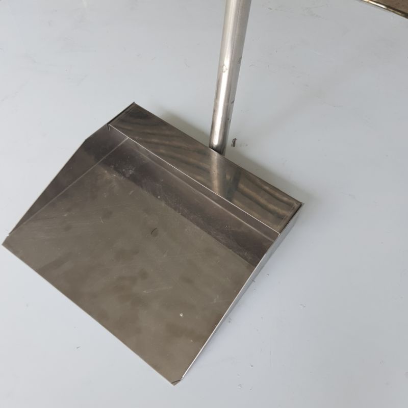 Hốt rác inox hàng dày bao hư hỏng đỏi mới , gồm có tay cầm ngắn và tay cầm dài .