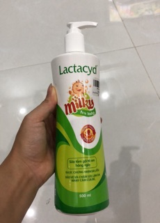 Sữa tắm lactacyd tắm gội cho bê