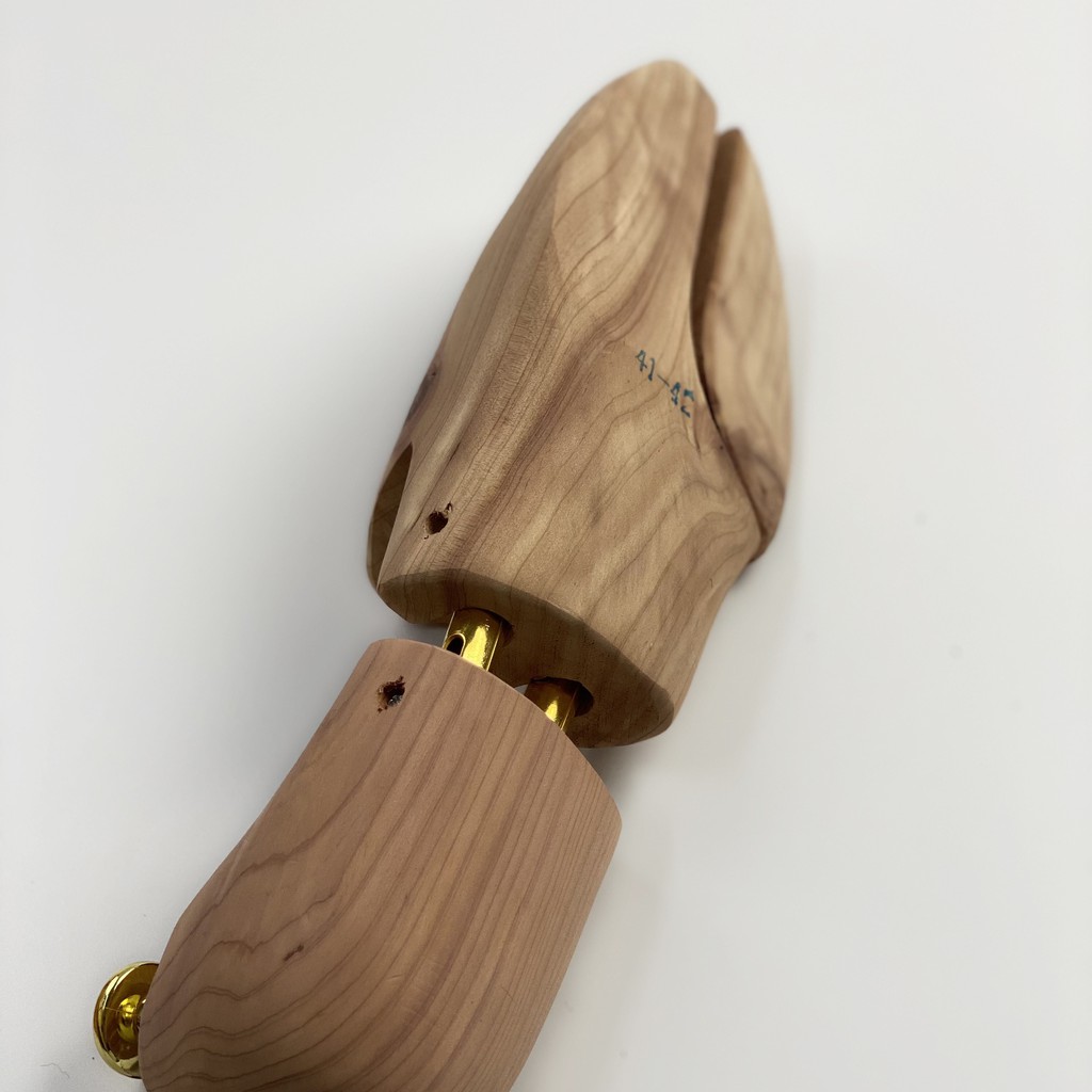 Cây giữ form giày chất liệu gỗ tuyết tùng shoe tree cao cấp XIMO (XCGFG05)