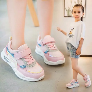 Giày thể thao bé gái
