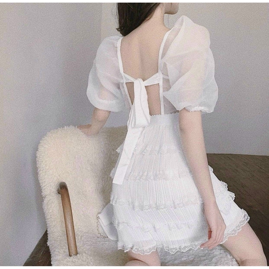 Đầm trắng cổ vuông tầng bèo ren