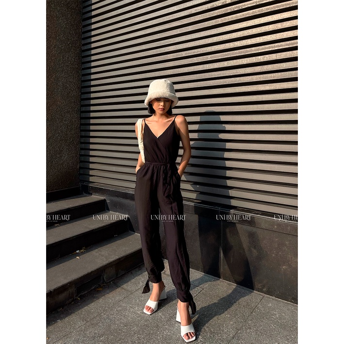 Jumpsuit 2 dây xẻ ống thắt nơ Emi Jumpsuit JS001 độc đáo kiểu dáng mới lạ - Uni By Heart