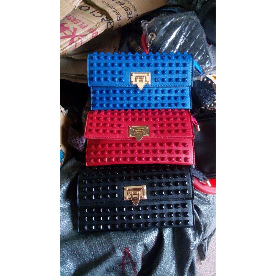 Clutch đinh đi tiệc siêu sang