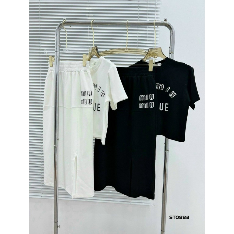 SÉT THUN GÂN ÁO CROPTOP PHỐI VÁY CHẺ PHONG CÁCH HIỆN ĐẠI TRẺ TRUNG XINH XẮN UP