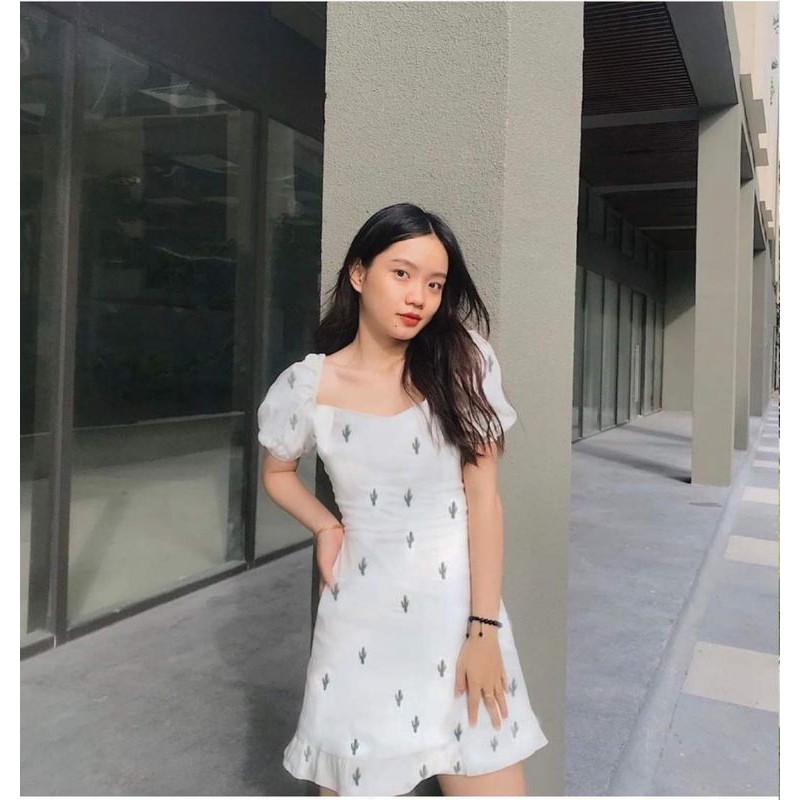 đầm basic cổ vuông họa tiết xương rồng