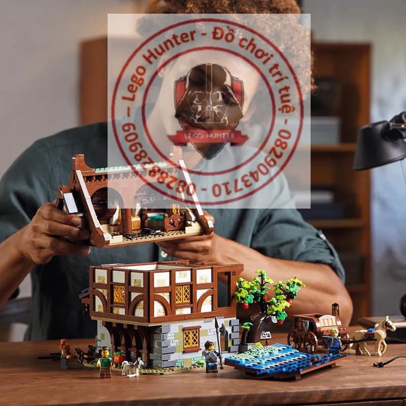 King 99909 Medieval blacksmith 21325 bộ đồ chơi lắp ráp mô hình lò rèn vũ khí thời trung cổ 2164 chi tiết