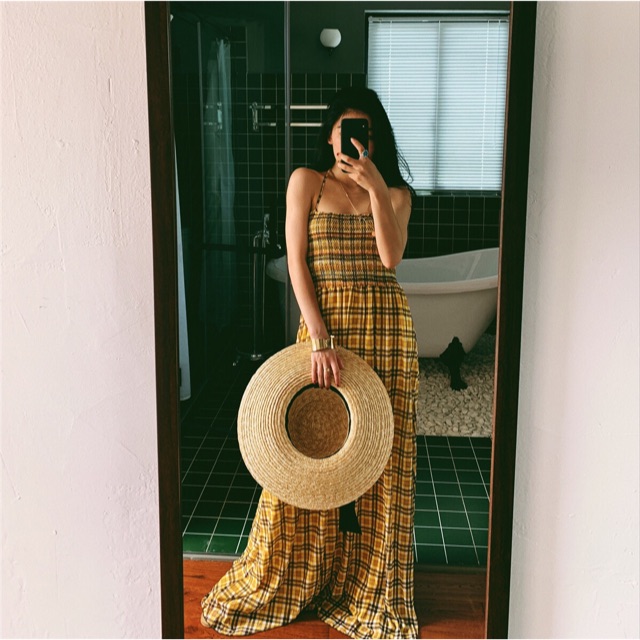 Váy maxi kẻ caro vàng cổ yếm.