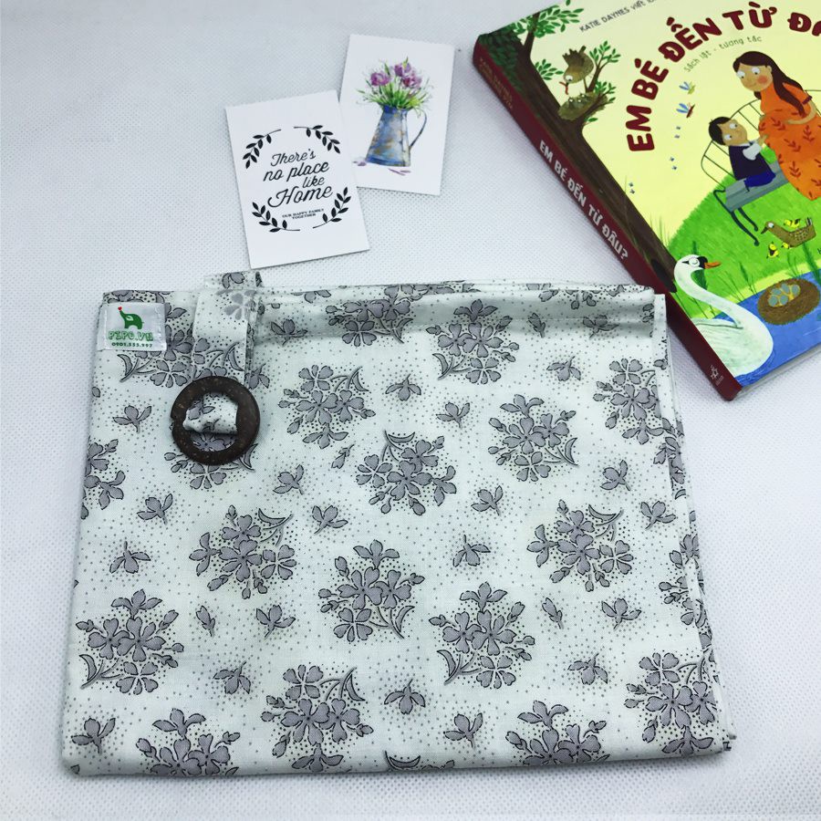 Khăn che khi cho bé bú