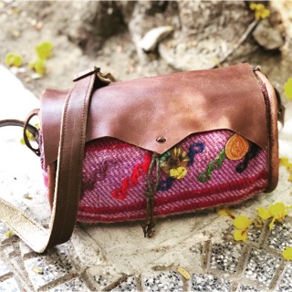 Túi đeo chéo boho thổ cẩm da mộc