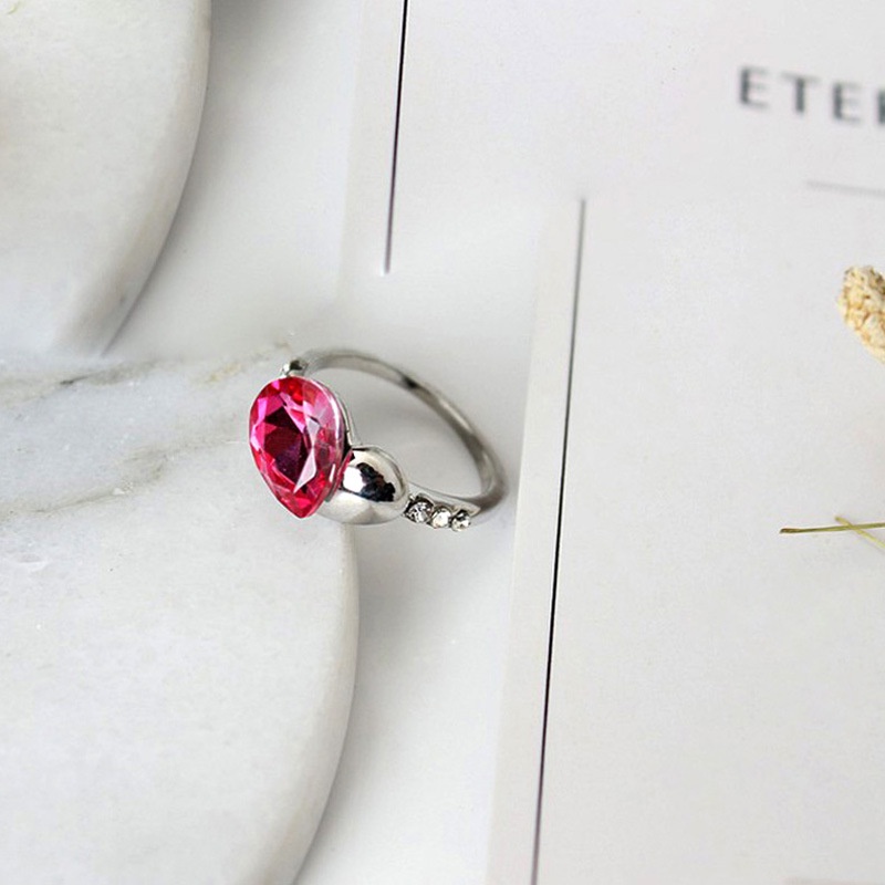 Nhẫn đính đá kim cương hình trái tim phong cách Úc