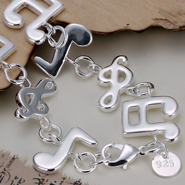 Vòng tay chất liệu bạc hình nốt nhạc cá tính