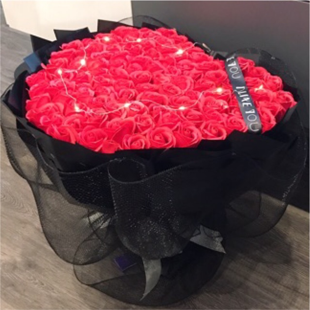 Bó hoa sáp 99 bông đỏ hình trái tim