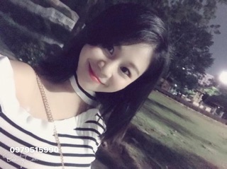 Áo len kẻ ngang đen trắng