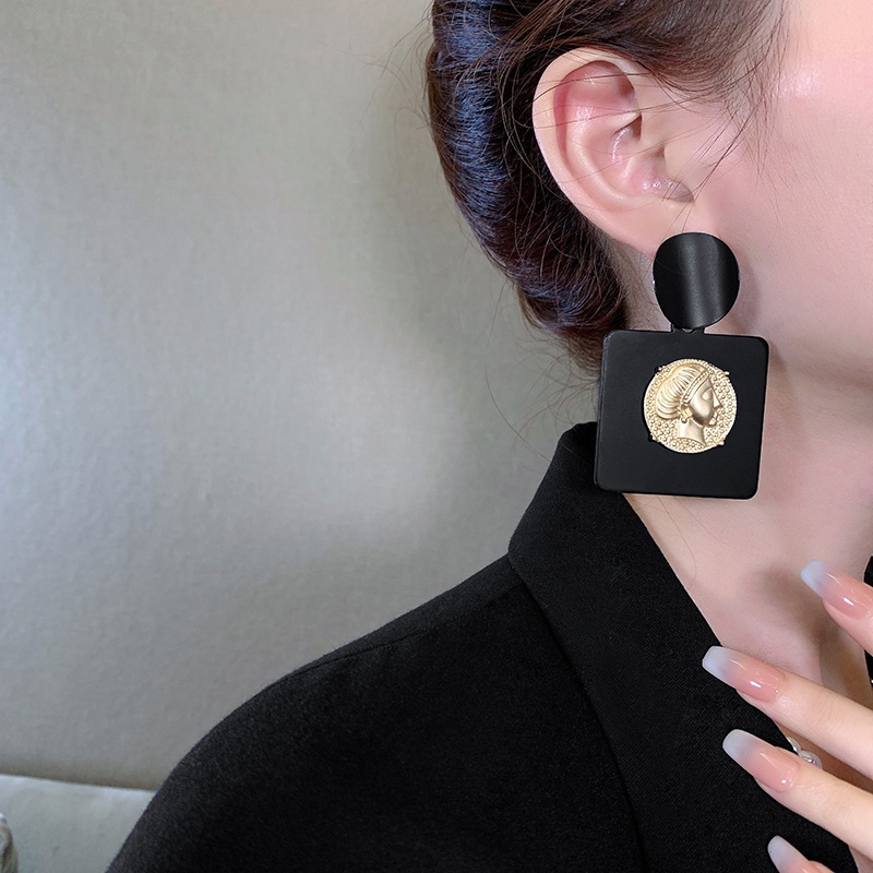 Hoa tai thiết kế hình học phong cách Âu Mỹ thời trang 2021 dành cho nữ