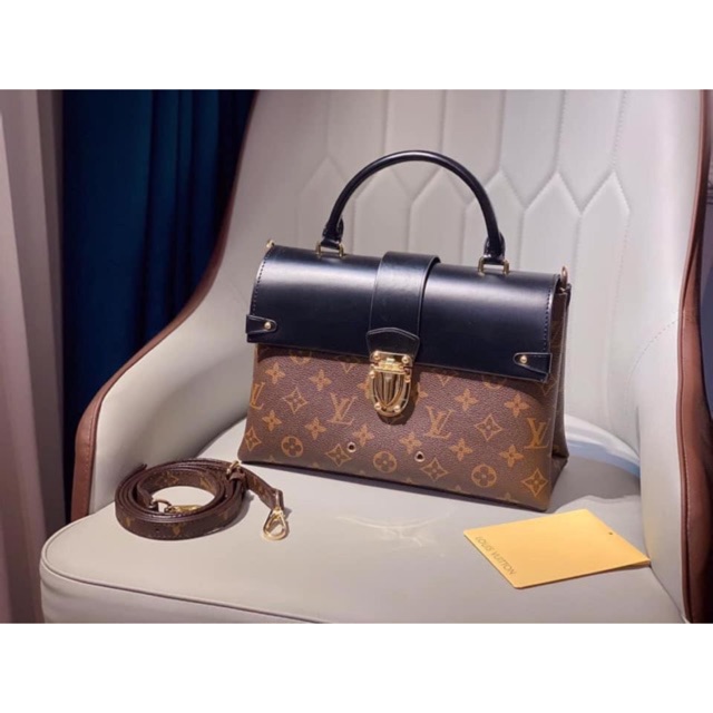 Túi xách chữ L..V pha màu