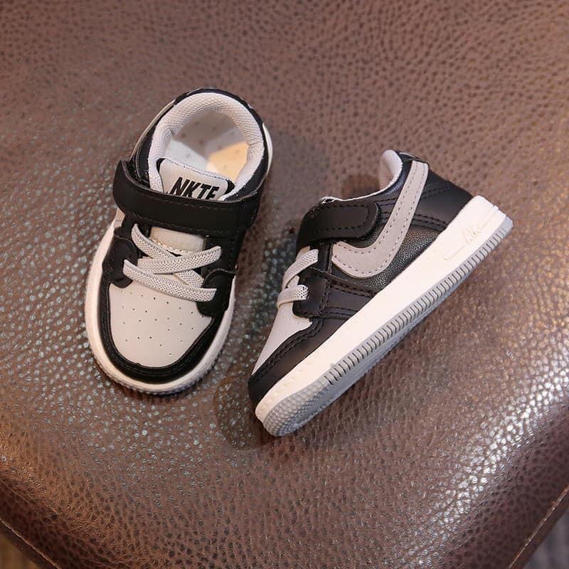 Giày đẹp cho bé