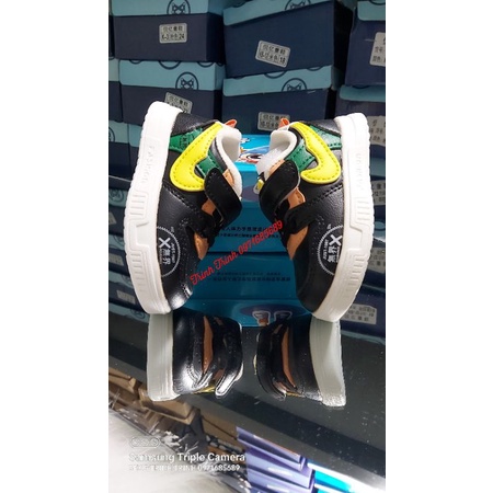 Giày thể thao cho bé