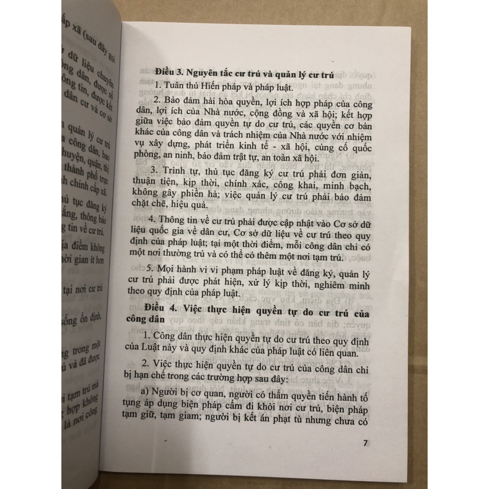 Sách Luật cư trú và các văn bản hướng dẫn thi hành