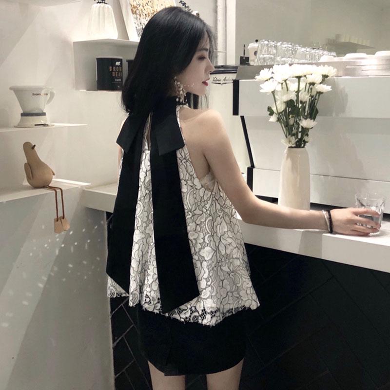 Áo kiểu sát nách ren hoa phong cách Hàn Quốc