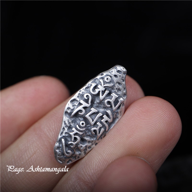 Mặt Dây Chuyền Khắc Om Mani Padme Hum Tây Tạng