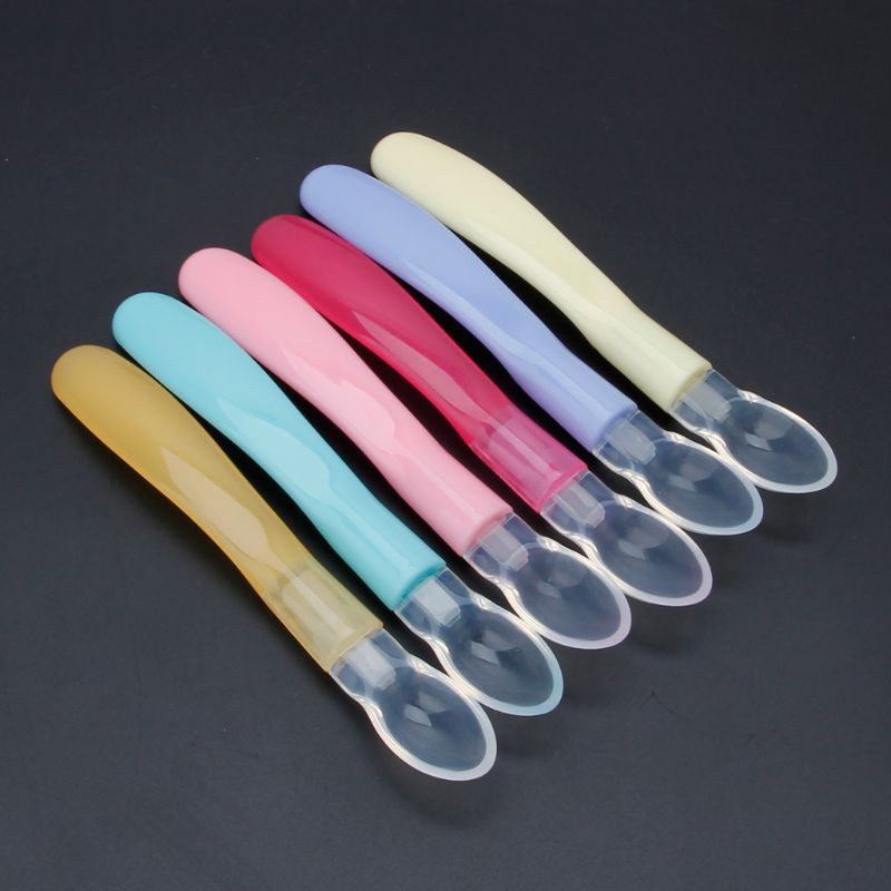 Muỗng ăn bằng silicon an toàn cho bé