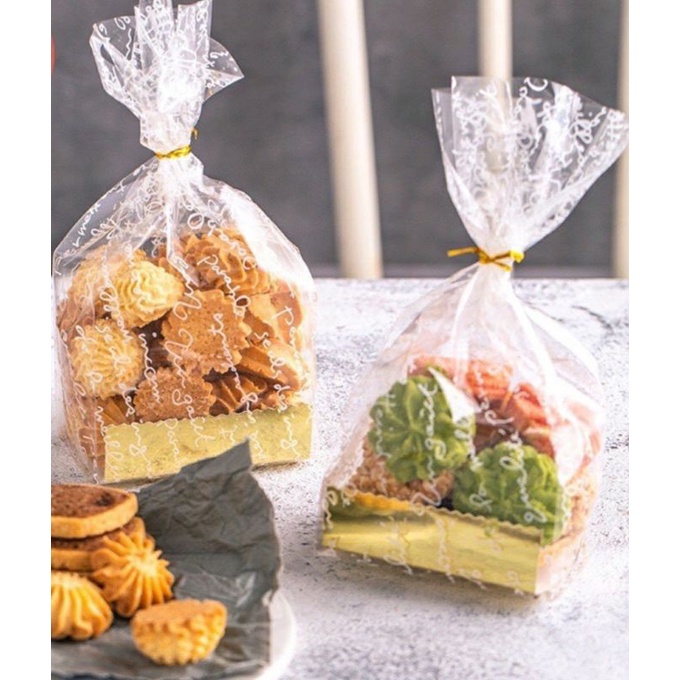 Túi đựng bánh kẹo trong chữ trắng đáy vàng kèm dây ruy băng chữ handmade