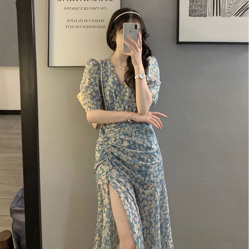 Váy hoa nhí xanh mát cổ V xẻ tà dành cho mùa hè