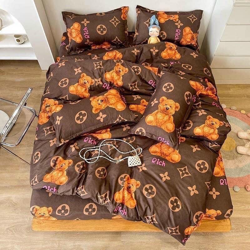 BỘ CHĂN GA GỐI POLY COTTON LV Gấu - Bộ Chăn Ga Gối 5 Món Cao Cấp