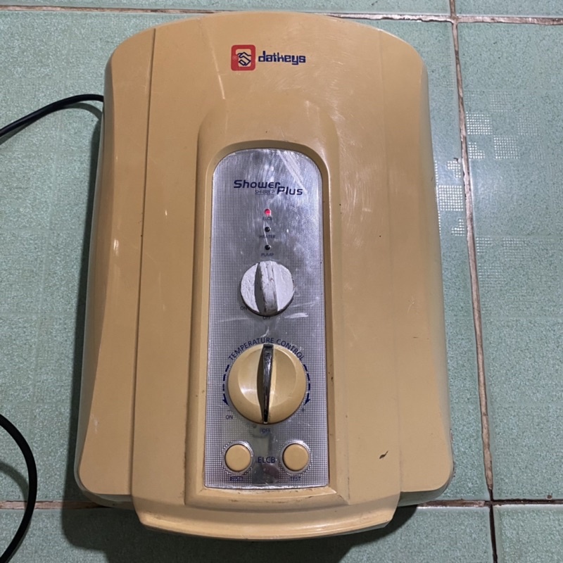 Máy  tắm nước nóng