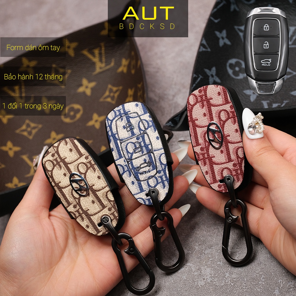 Bao da bảo vệ chìa khoá xe Hyundai Kona Santafe Accent 3 nút bấm Dior handmade móc đen