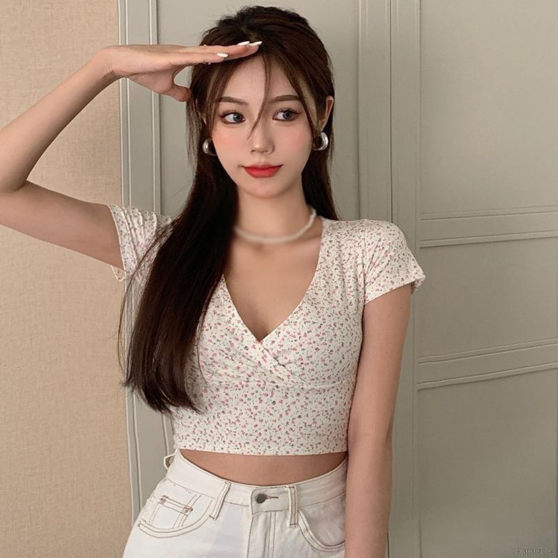 Áo Croptop Tay Ngắn Cổ Chữ V Hoạ Tiết Hoa Thiết Kế Quyến Rũ | BigBuy360 - bigbuy360.vn