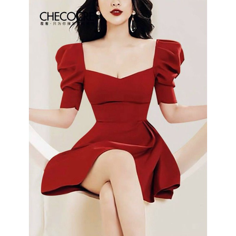 Đầm đỏ cổ vuông tay bồng vạt chéo 2021