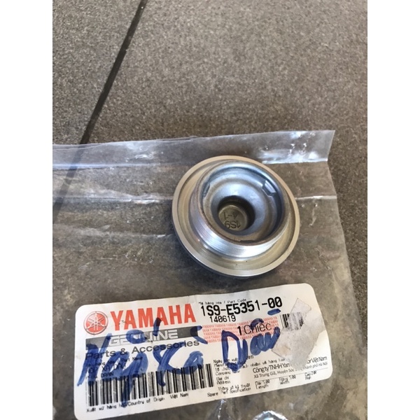 1S9-E5351-00 | Nắp xả dầu, nhớt Exciter