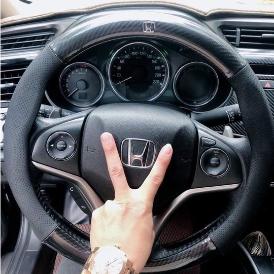 Bọc vô lăng CARBON phối da thoáng khí đủ các hãng xe Toyota-Honda-Hyundai-Mazda-KiA-Ford-Mitshubishi-Chevrolet cao cấp
