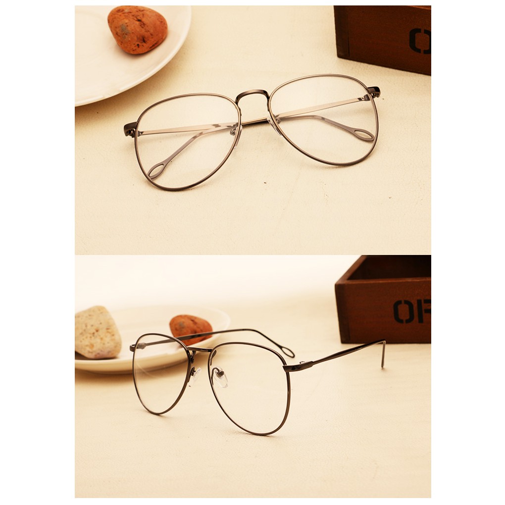 Kính cận gọng tròn cá tính