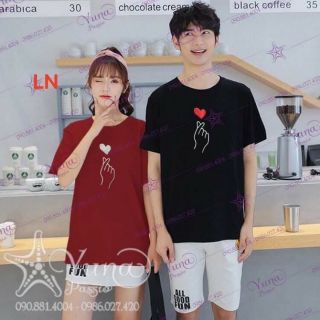 Áo đôi bàn tay tim đỏ