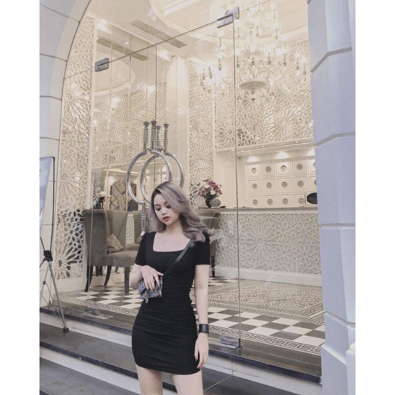 Váy ôm body cổ vuông dúm sườn