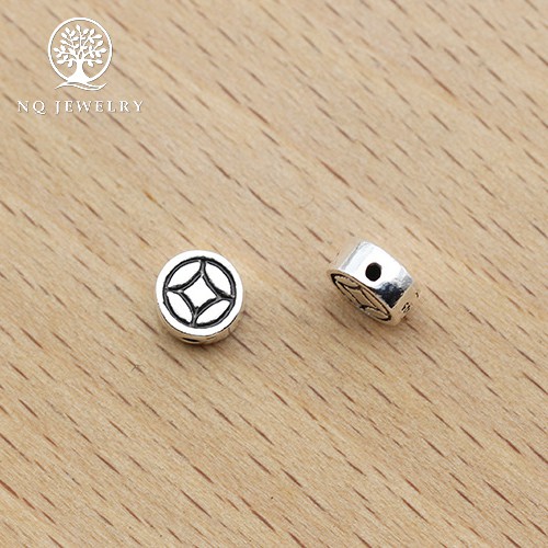 Charm bạc xỏ ngang họa tiết đồng tiển - NQ Jewelry