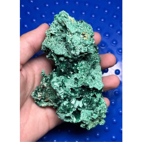 Đá thô màu xanh lá thẫm (malachite- lông công)